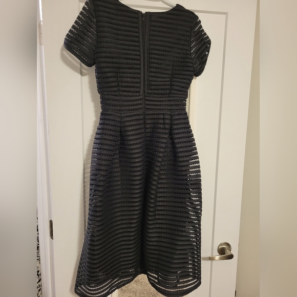 Boohoo Black Textured Midi Dress - Picture 2 of 5